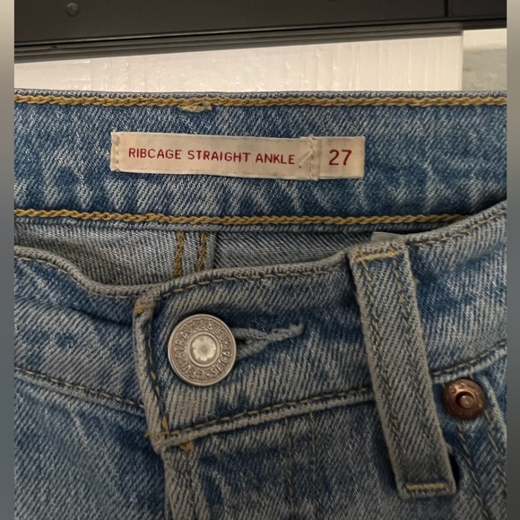 Levi's Ribcage Straight Ankle Jeans - Picture 3 of 6